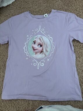 H&M Lavender Short Sleeve Tee with Portrait Graphic